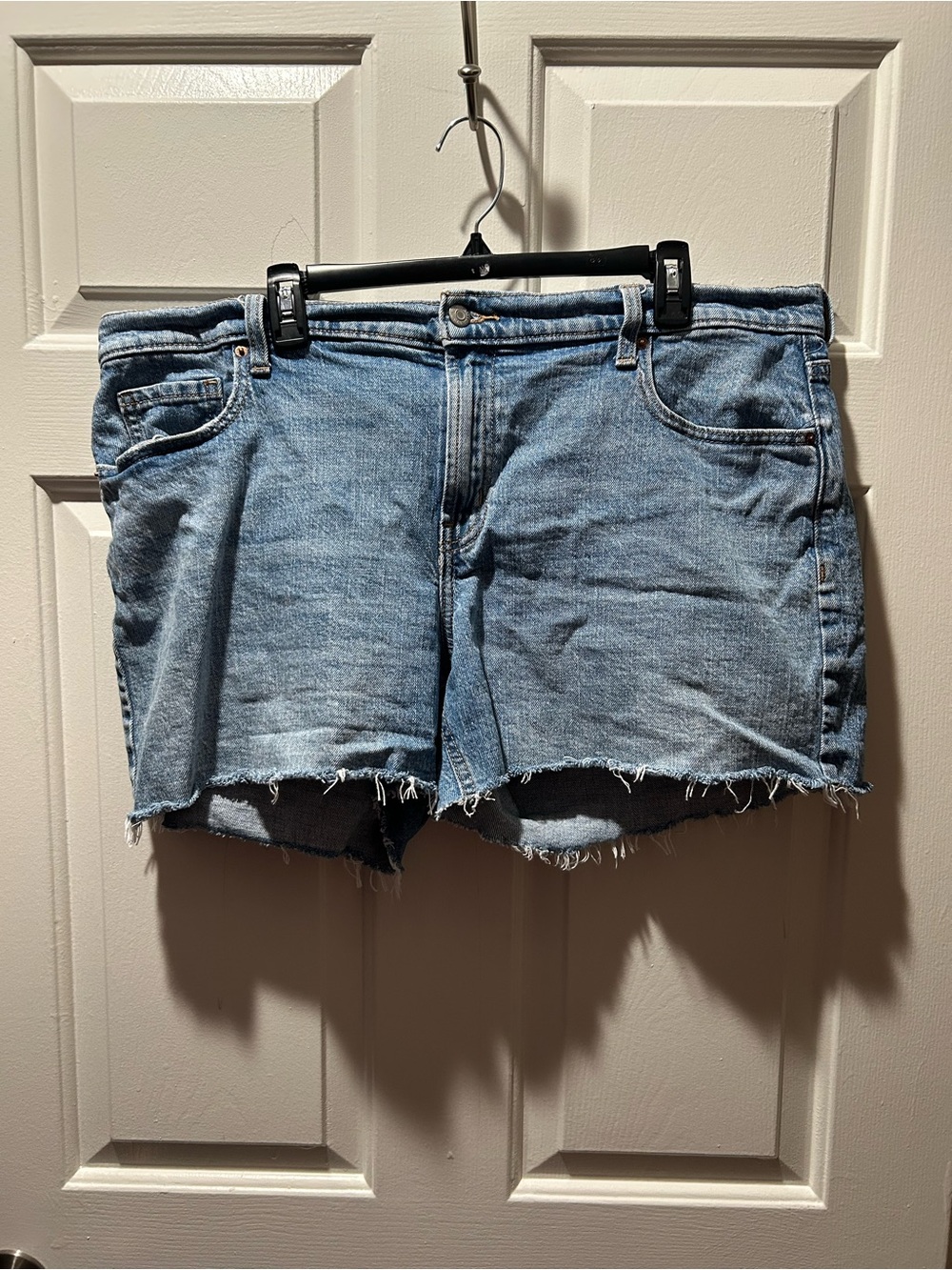 Old Navy Women’s Light Blue Mid-Rise Boyfriend Denim Cutoff Shorts Size 18